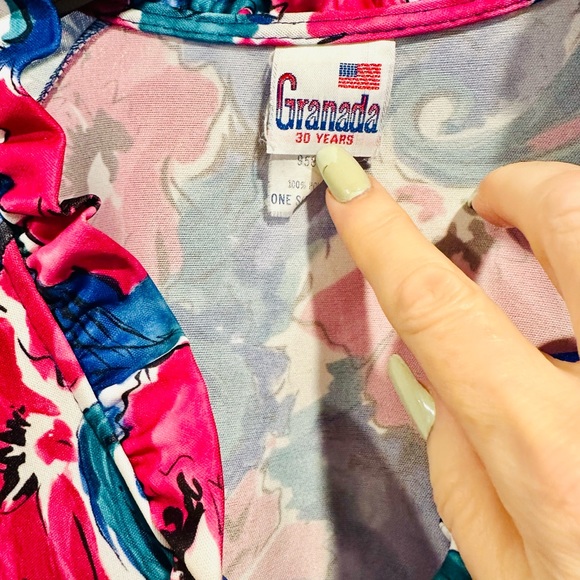 CLEARANCE! Vintage regal floral print lounging coat. A beautiful robe. - Picture 6 of 6